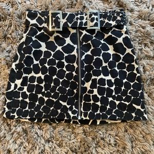 Topshop mini skirt, tag says 4 bit fits more of a 0-2. Good condition